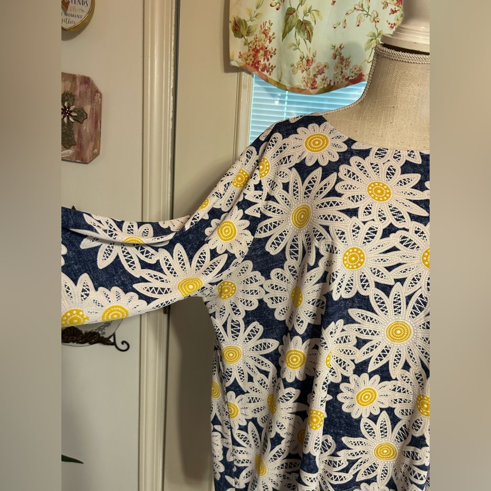 Blouse #6016 - Picture 2 of 5